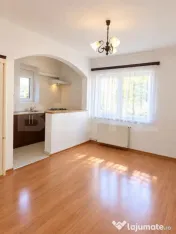 Casă cu 5 camere și 2.336 mp teren în Prejmer – centru