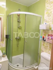 Apartament cu 4 camere renovat in Plopilor etaj intermediar