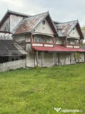 Fost han cu două clădiri și curte, de vânzare în Dealu 