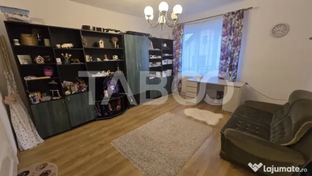 Apartament 3 camere decomandate de inchiriat balcon curte La - Sibiu (Sibiu)