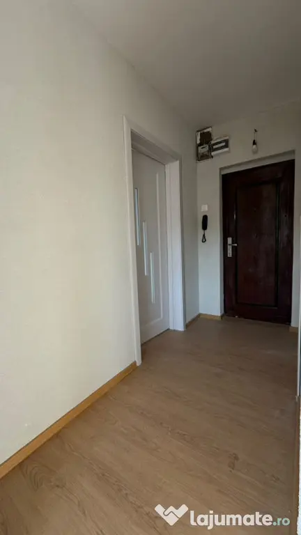 Garsonieră decomandată de vânzare – Zona 1 Mai, etaj 2 - Bucuresti (Bucuresti-Ilfov)