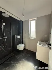Apartament spa#539;ios cu 3 camere #537;i teras#259; generoa