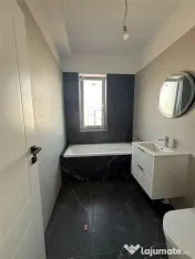 Apartament spa#539;ios cu 3 camere #537;i teras#259; generoa