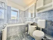 Apartament cu 3 camere de vanzare izolat cu boxa in Gheorghe