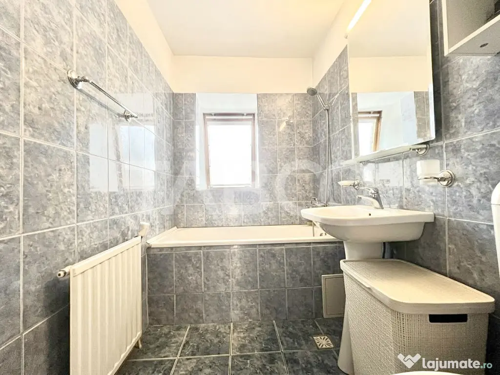 Apartament cu 3 camere de vanzare izolat cu boxa in Gheorghe - Cluj-Napoca (Cluj)