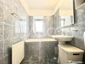 Apartament cu 3 camere de vanzare izolat cu boxa in Gheorghe