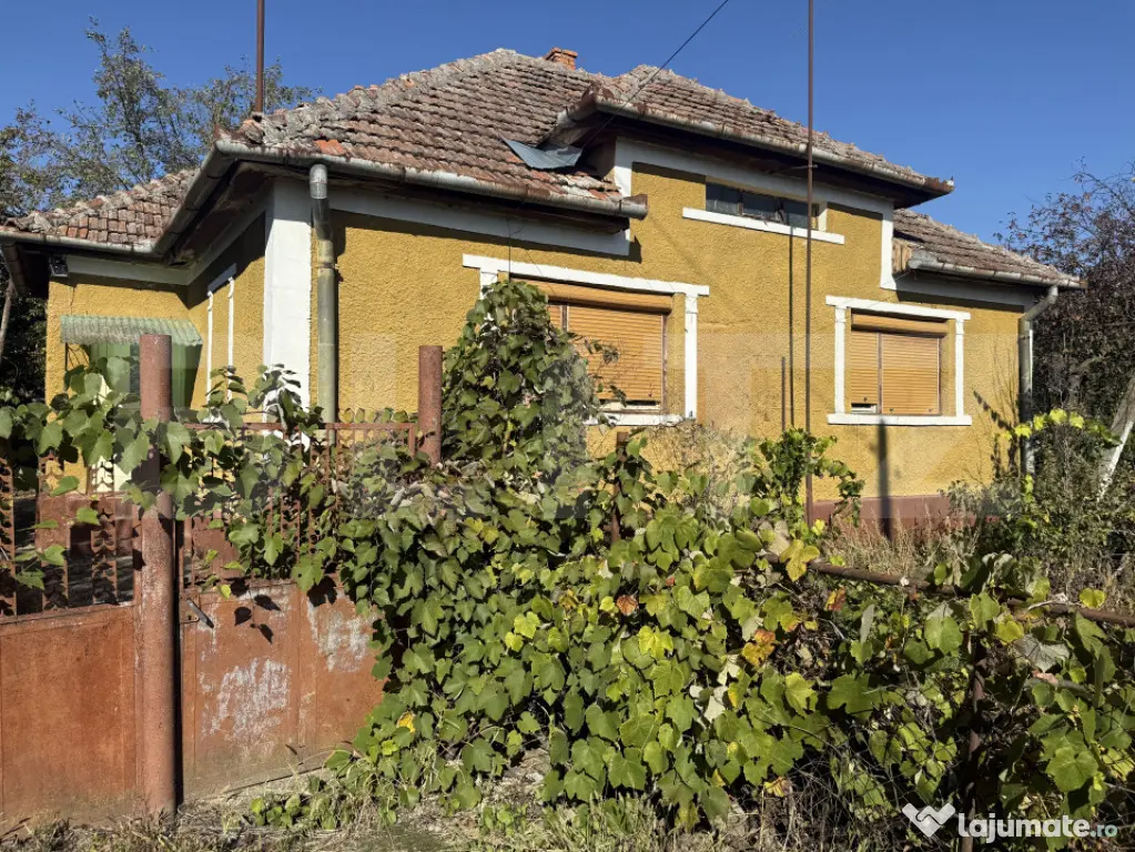Casă 2 camere, 80 mp, teren 2300 mp, zona Doba - Doba (Satu-Mare)