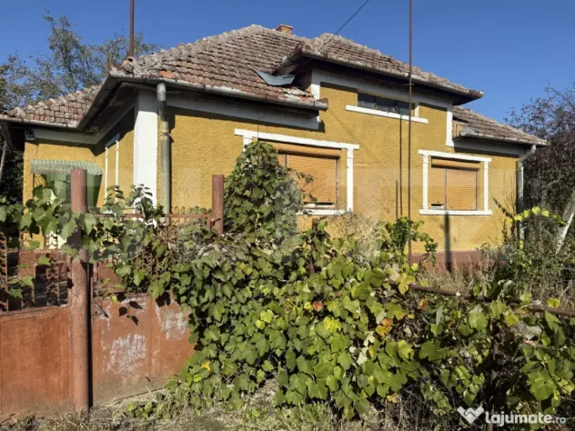 Casă 2 camere, 80 mp, teren 2300 mp, zona Doba - Doba (Satu-Mare)