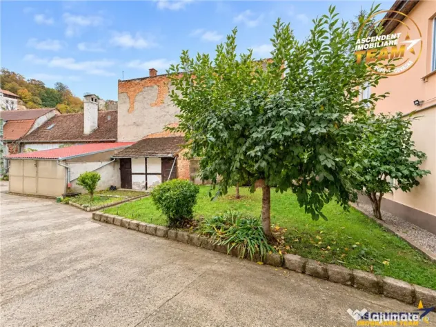 Corp de casa cu farmec autentic,4 camere, parcare,curte,dubl - Brasov (Brasov)