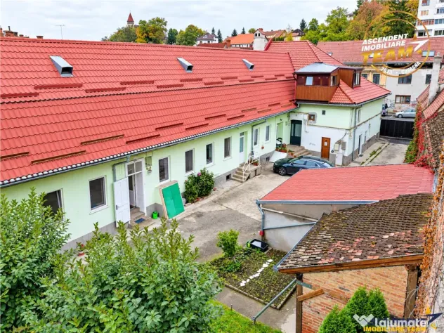 Corp de casa cu farmec autentic,4 camere, parcare,curte,dubl - Brasov (Brasov)