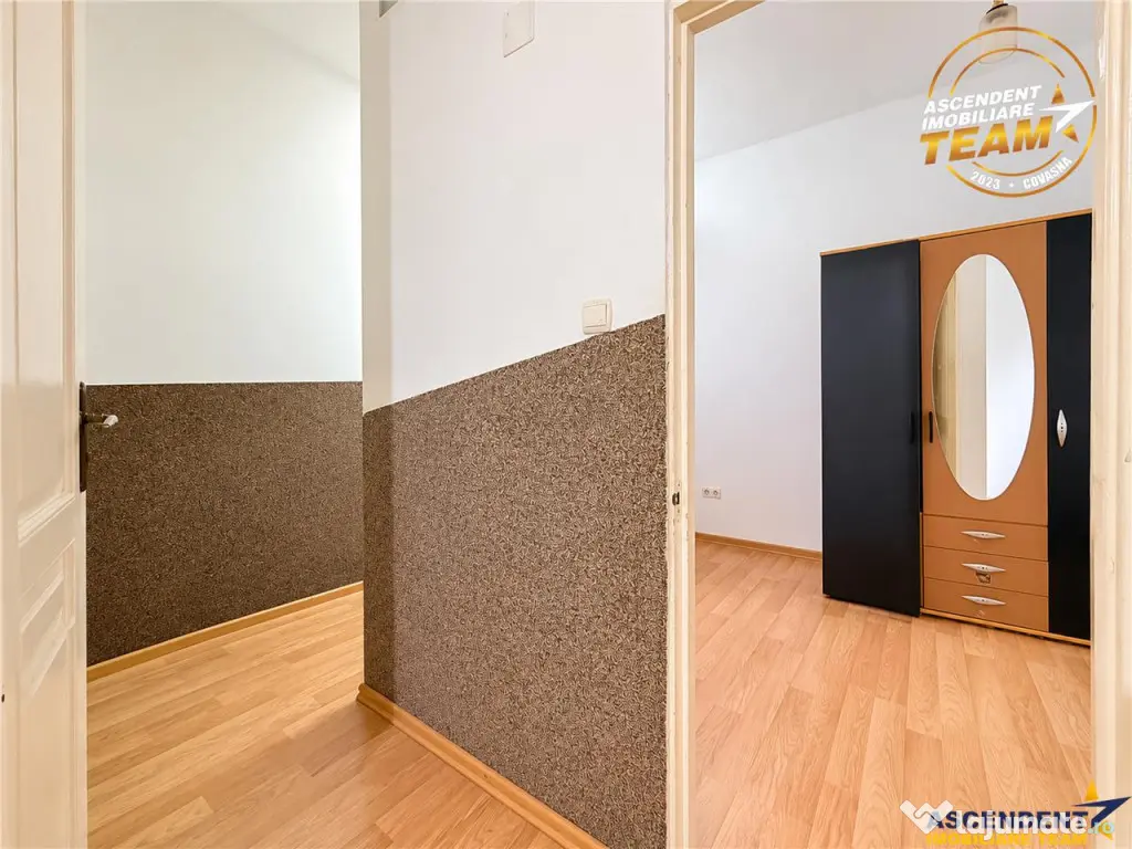 Corp de casa cu farmec autentic,4 camere, parcare,curte,dubl - Brasov (Brasov)