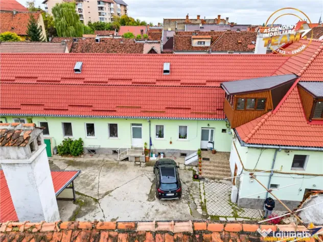 Corp de casa cu farmec autentic,4 camere, parcare,curte,dubl - Brasov (Brasov)