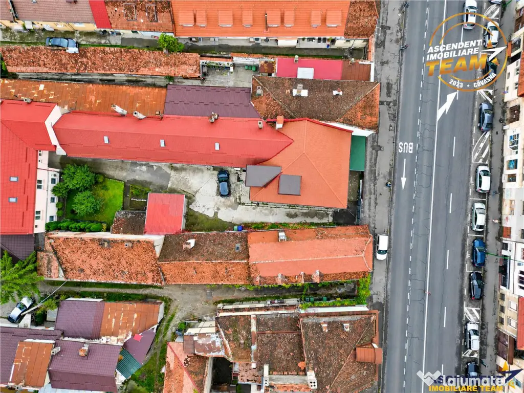 Corp de casa cu farmec autentic,4 camere, parcare,curte,dubl - Brasov (Brasov)