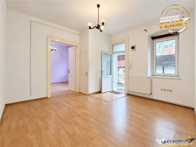 Corp de casa cu farmec autentic,4 camere, parcare,curte,dubl - Brasov (Brasov)