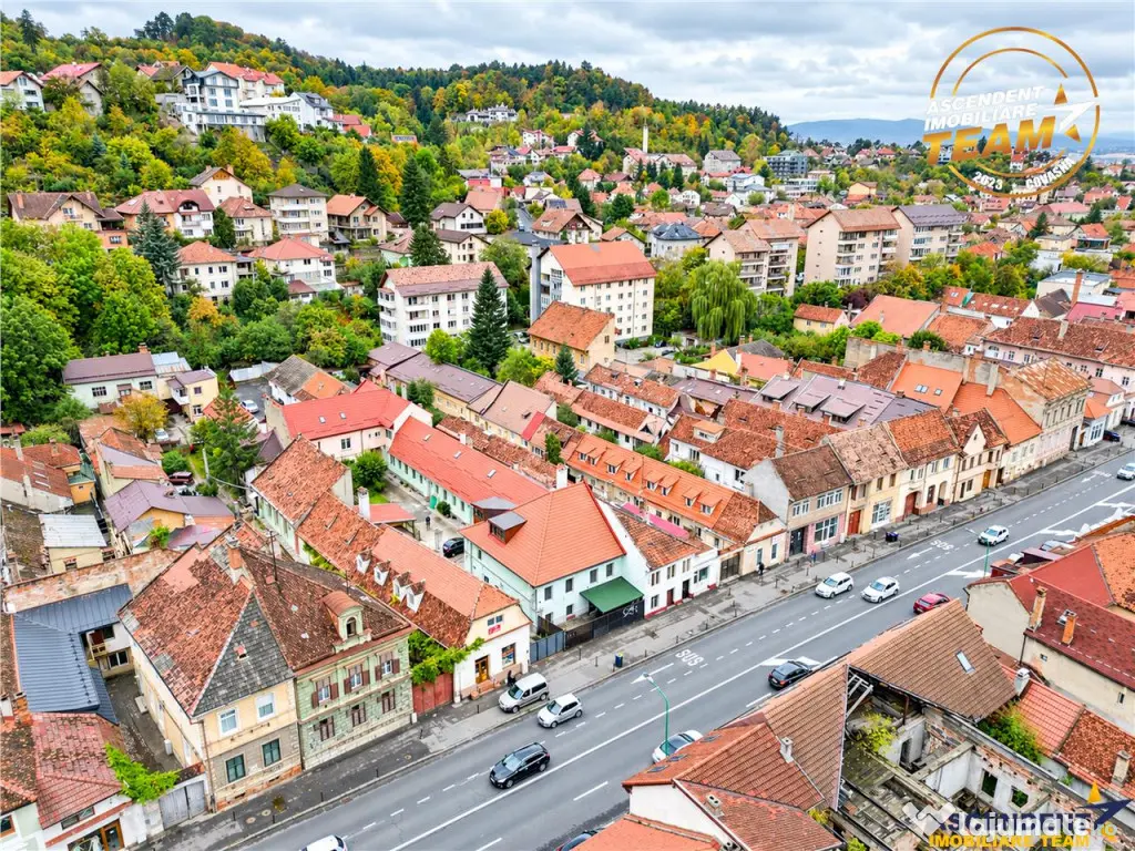 Corp de casa cu farmec autentic,4 camere, parcare,curte,dubl - Brasov (Brasov)