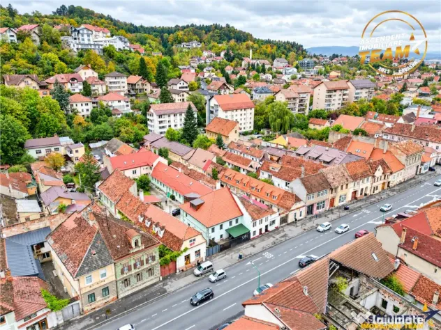 Corp de casa cu farmec autentic,4 camere, parcare,curte,dubl - Brasov (Brasov)