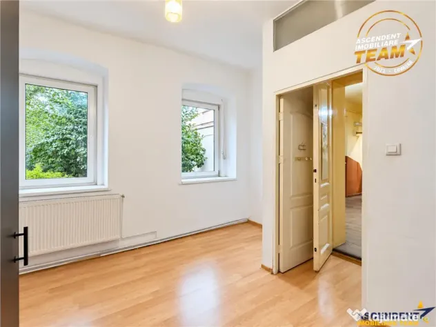 Corp de casa cu farmec autentic,4 camere, parcare,curte,dubl - Brasov (Brasov)