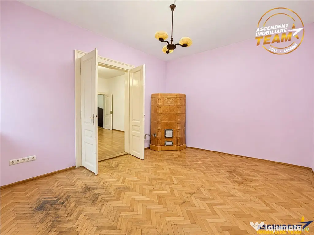 Corp de casa cu farmec autentic,4 camere, parcare,curte,dubl - Brasov (Brasov)