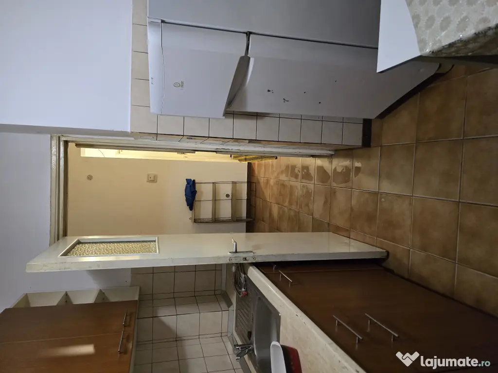 Inchiriez apartament 3 camere
