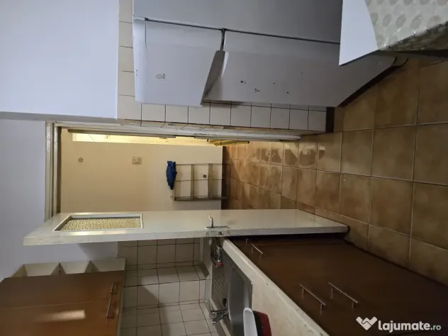Inchiriez apartament 3 camere
