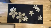 Covor negru: lungime 159cm și lățime 90 cm 