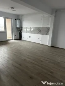 Apartament 3 camere,74mp2,zona Teilor