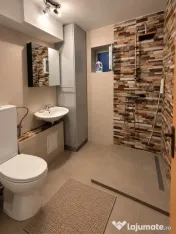 Apartament spațios și primitor, cu balcon închis, 75 mp 