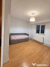 Apartament spațios și primitor, cu balcon închis, 75 mp 
