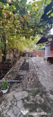 Casa 3 camere,curte si gradina
