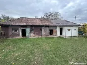 Doua unitati locative cu teren de 4300mp intravilan Jucu de 