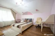 Casă / Vilă cu 8 camere de vânzare 