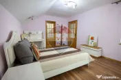 Casă / Vilă cu 8 camere de vânzare 