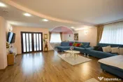 Casă / Vilă cu 8 camere de vânzare 