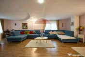 Casă / Vilă cu 8 camere de vânzare 