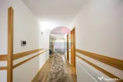 Casă / Vilă cu 8 camere de vânzare 