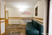 Casă / Vilă cu 8 camere de vânzare 