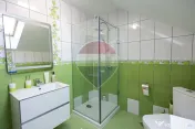 Casă / Vilă cu 8 camere de vânzare 