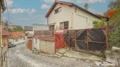 CASĂ ÎN ȘCHEI CU 4 CAMERE | 140 MP UTILI + DEMISOL ȘI TERASĂ 