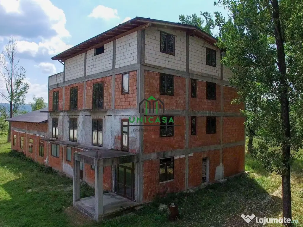 Pensiune de Vânzare cu Priveliște Panoramică către R?...