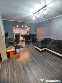 Apartament cu 4 camere, 2 bai, 80 mp, et. intermediar, zona