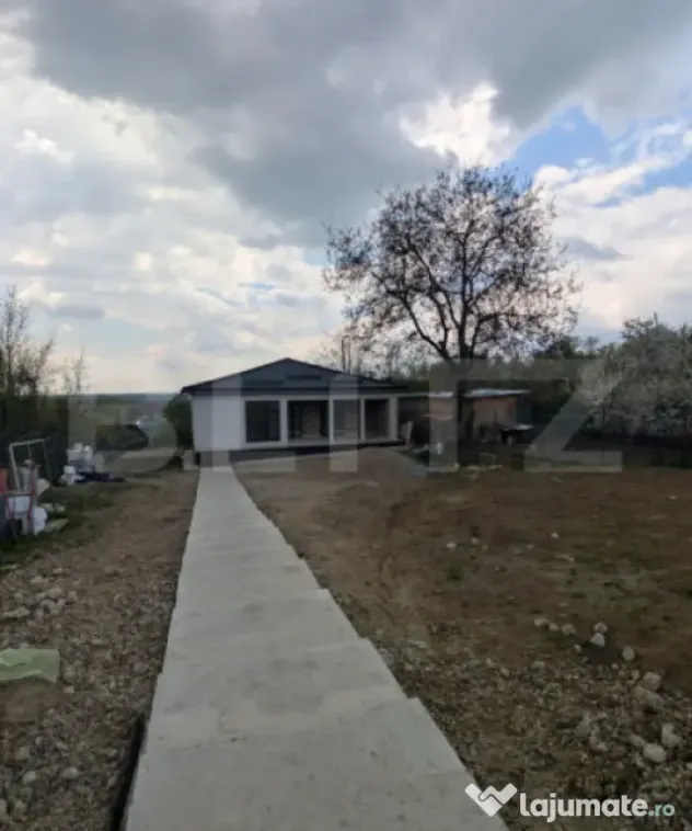 Casă pe structură metalică 3 camere 141 mp utili, teren