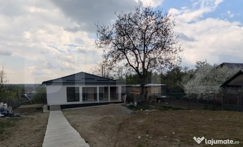 Casă pe structură metalică 3 camere 141 mp utili, teren