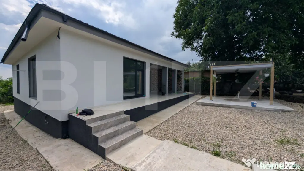 Casă pe structură metalică 3 camere 141 mp utili, teren