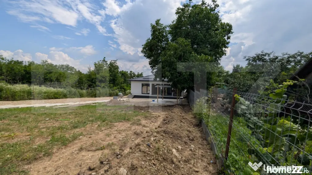 Casă pe structură metalică 3 camere 141 mp utili, teren