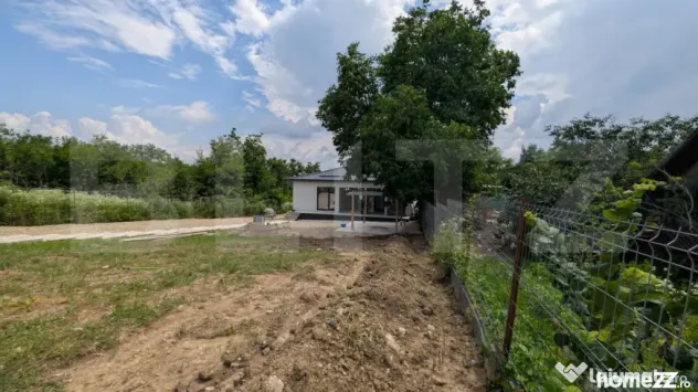 Casă pe structură metalică 3 camere 141 mp utili, teren