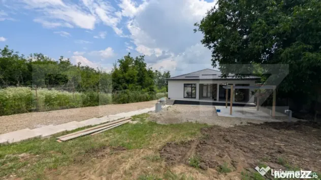 Casă pe structură metalică 3 camere 141 mp utili, teren