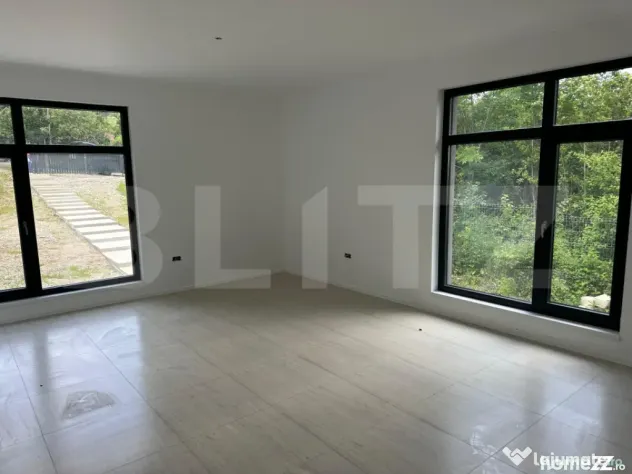 Casă pe structură metalică 3 camere 141 mp utili, teren