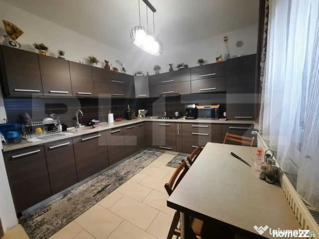 Casa 6 camere centru Miroslava, 240 mp utili, 600 mp de tere - Iasi (Iasi)