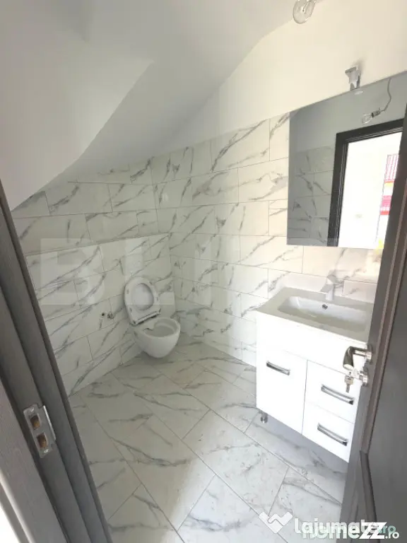 Casa tip duplex , 104 mp cu balcon , 300 mp teren , zona rez - Suceava (Suceava)