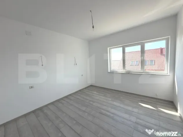 Casa tip duplex , 104 mp cu balcon , 300 mp teren , zona rez - Suceava (Suceava)